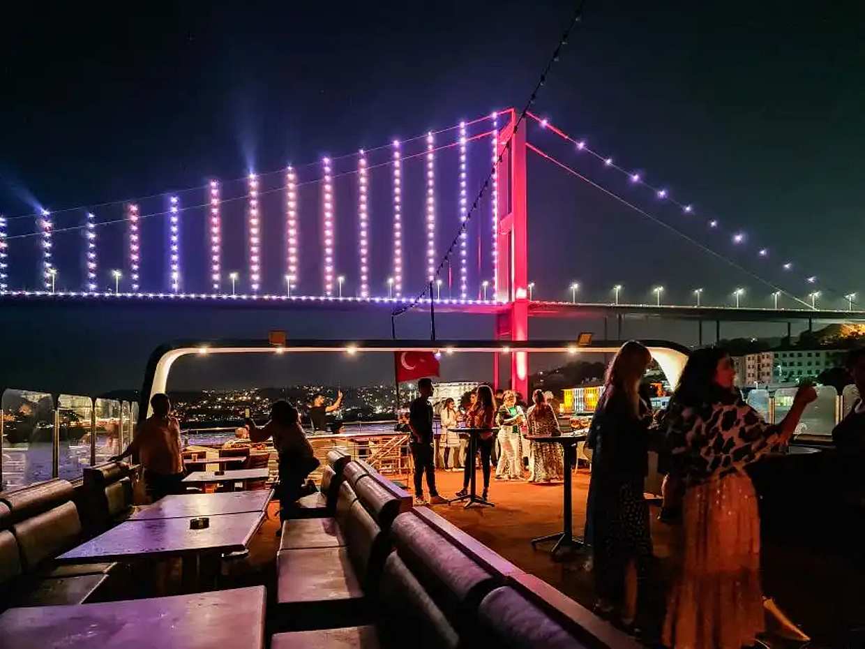Spectacle de Nuits Arabes sur le Bosphore en Turquie, Istanbul
