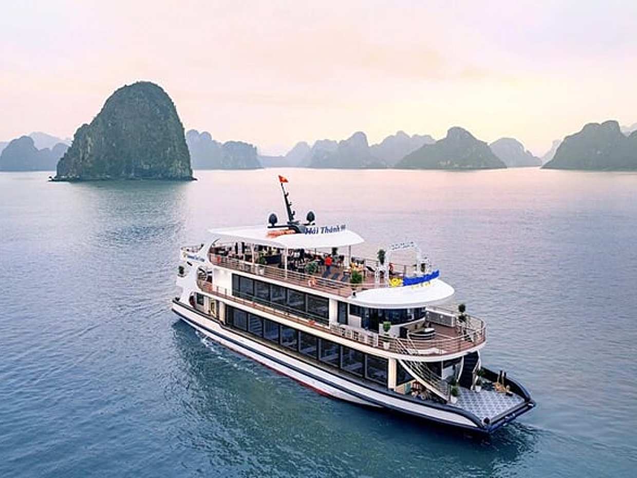 Ha Long Bay Day Cruise with Buffet or Indian Set Menu Lunch