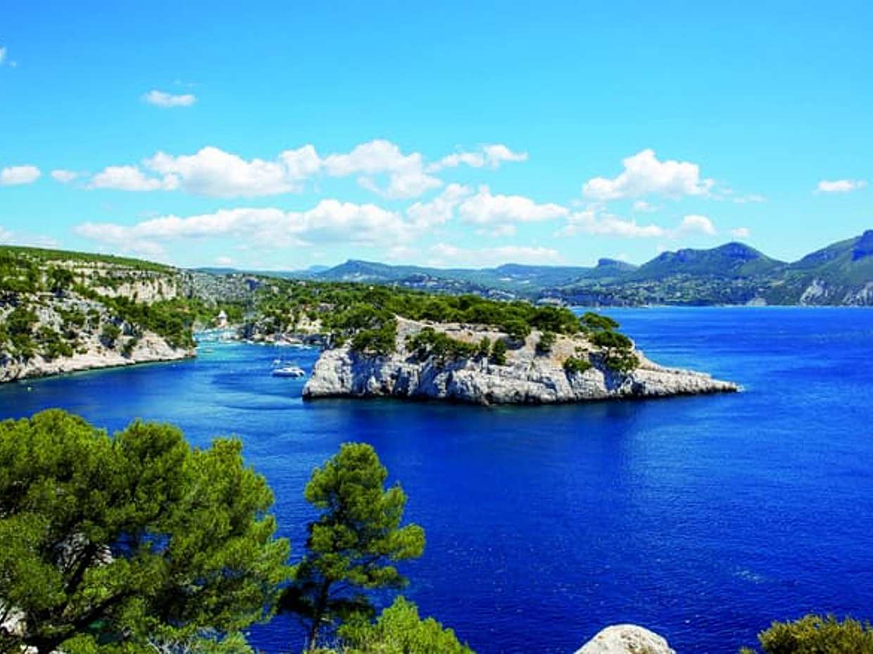 Private Shore Excursion: Toulon to Cassis, Calanques Boat Ride & Wine Tasting