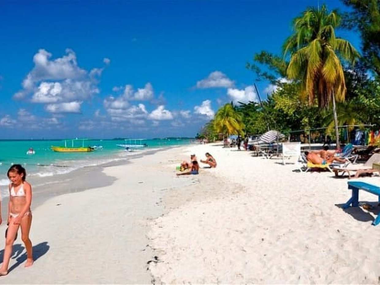 Private Negril Day Trip to Seven Miles Beach and Rick's Cafe from Runaway Bay, photo 3