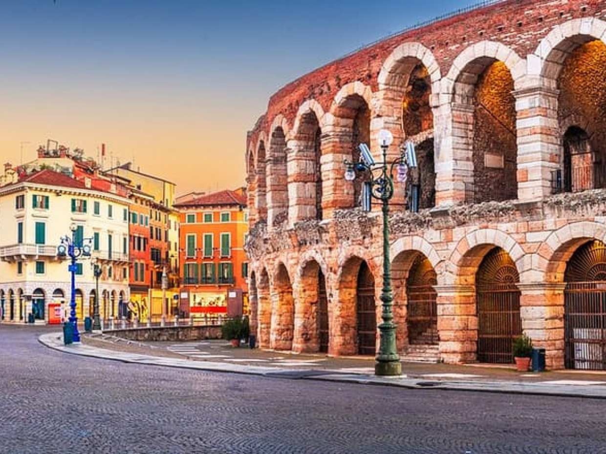 Zürih'ten Verona'ya özel transfer, İsviçre'deki Bellinzona'da 2 saatlik mola ile, Zürih