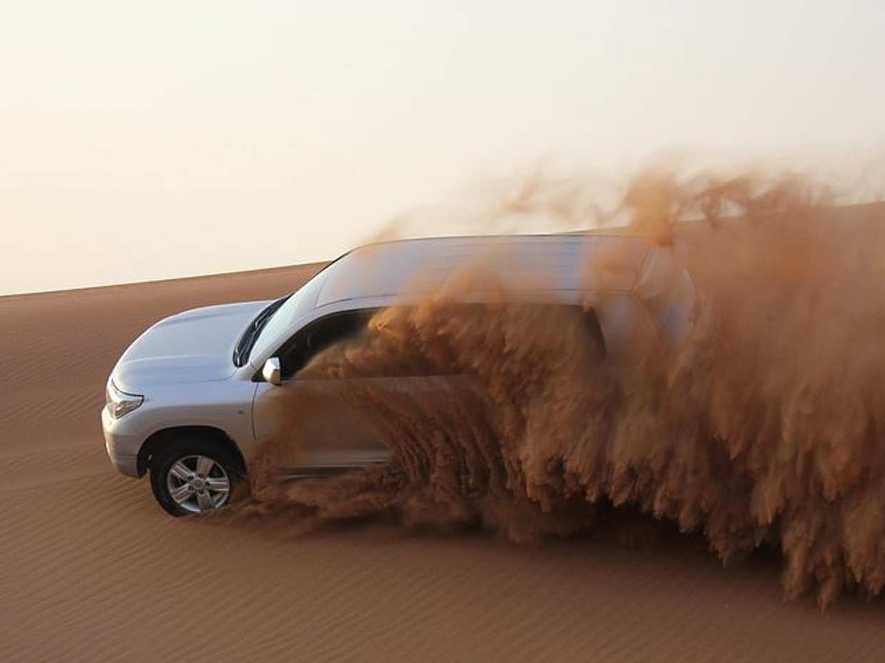 Dubai High Red Dunes Desert Safari met sandboarden & kameelrit avontuurlijke tour in de Verenigde Arabische Emiraten, photo 3