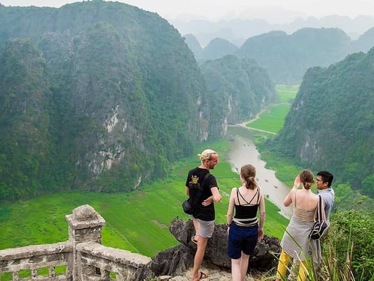 Ninh Binh Luxury Full Day Tour Visit Hoa Lu, Tam Coc & Mua Cave