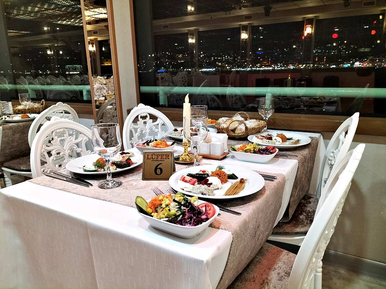 Bosphorus Dinner Cruise with Turkish Entertainment Program in Istanbul, Türkiye, photo 4