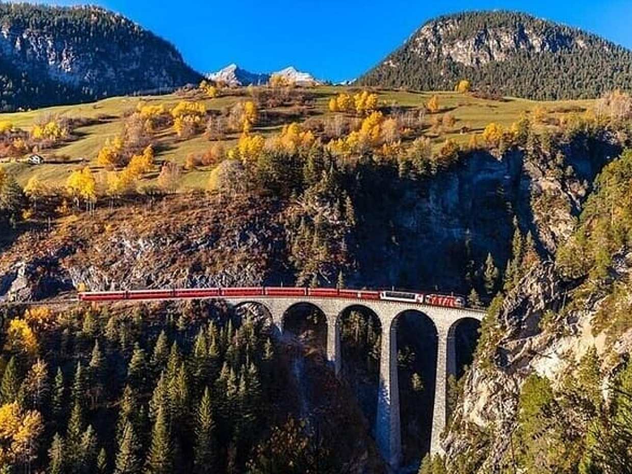 Full Day Tour in Bernina Red Train and St Moritz from Milan, photo 4