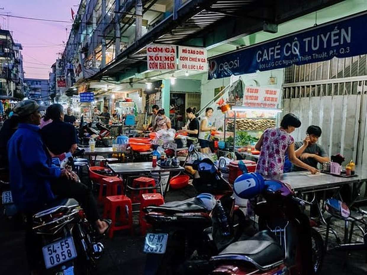 Small-group Saigon Sky View & Michelin Street Eats in Vietnam, Ho Chi Minh City, photo 3