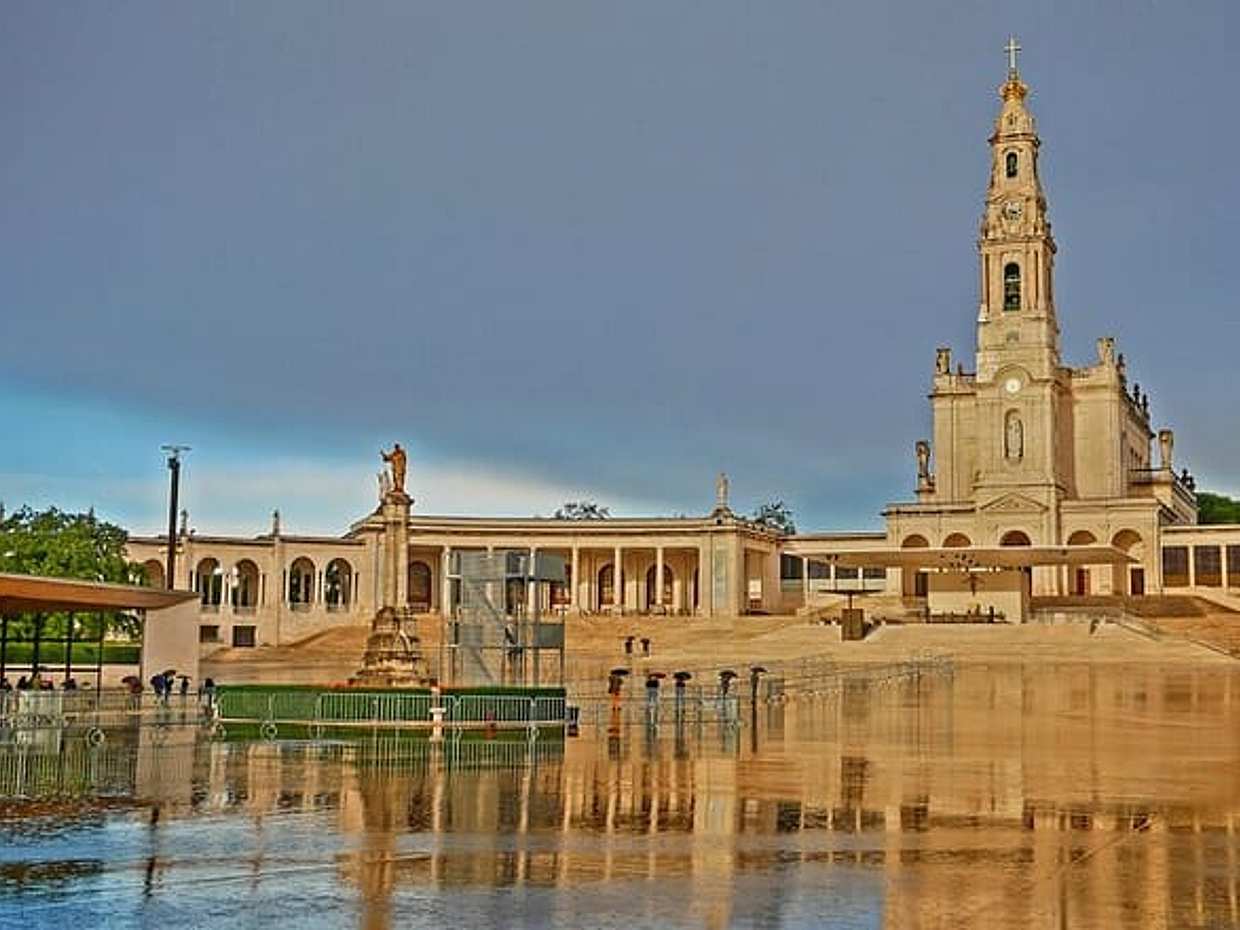 Private Day Trip From Lisbon To Fatima And Mira de Aire Caves in Portugal