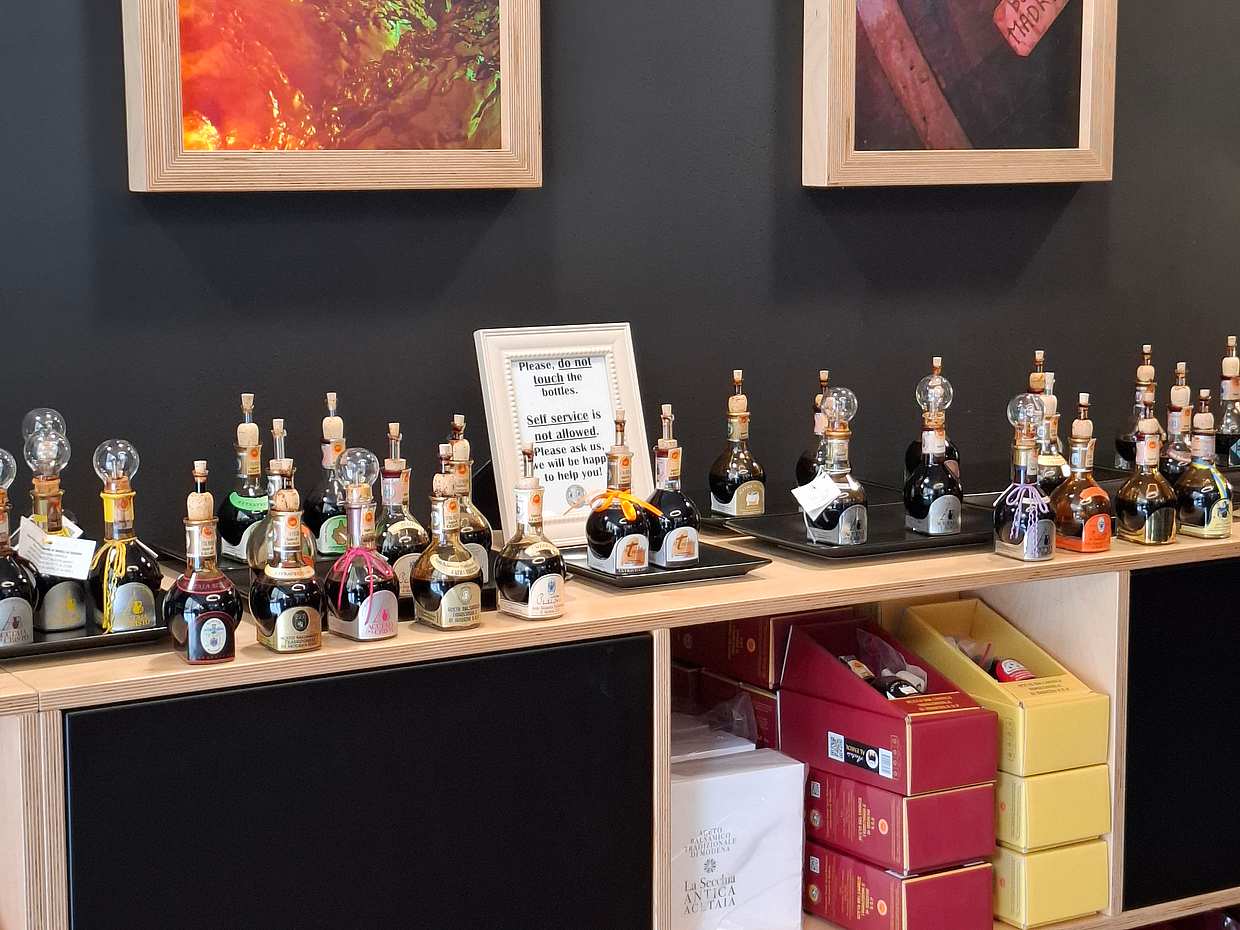 Entdecken Sie Modena: Zeitlose Kunst, Geschichte und Aromen in Italien, Bologna
, photo 4