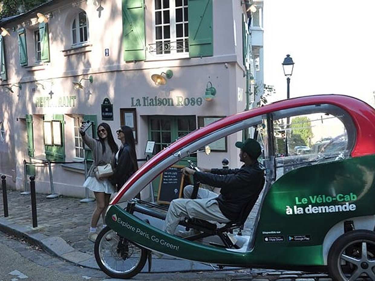 Private city tour in Paris by rickshaw bike : The Emily, photo 2
