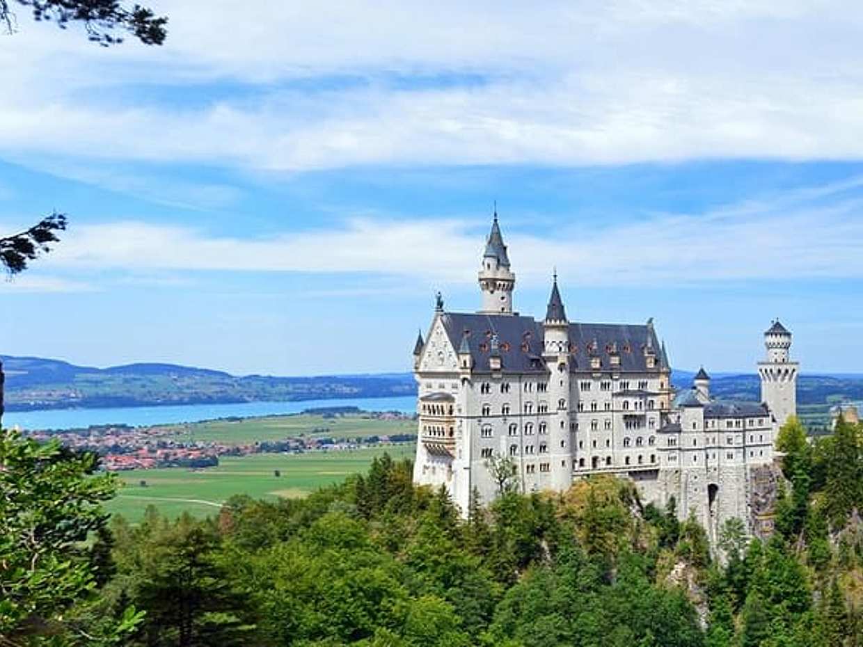 VIP Daytrip Neuschwanstein, Linderhof and Grotto from Munich  in Germany