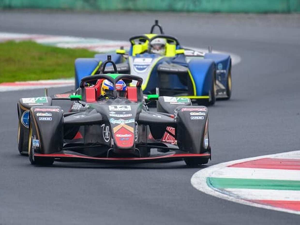 Transfer privado: Zurique a Milão 2h em Monza ou no Circuito F1 na Suíça, Zurique, photo 4