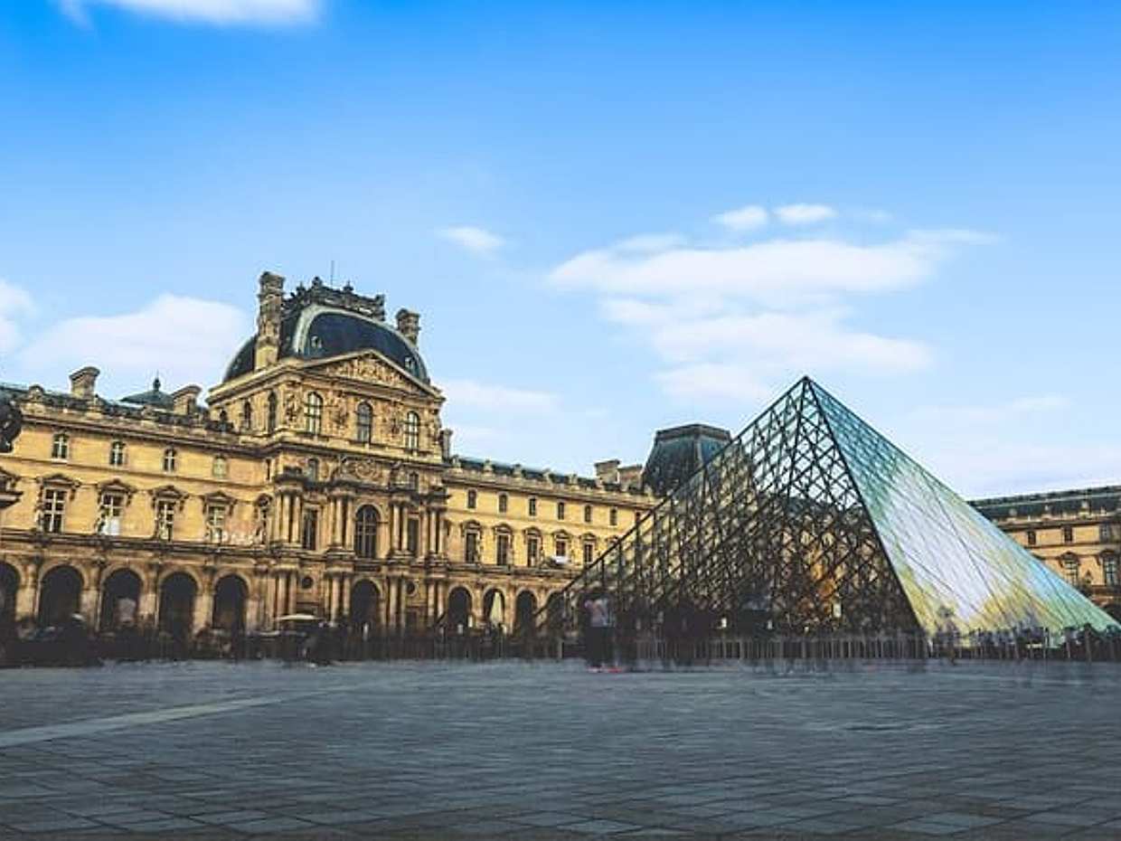 "Traslado Privado de Paris Para Bayeux Com Uma Parada de 2 Horas em Caen na França"