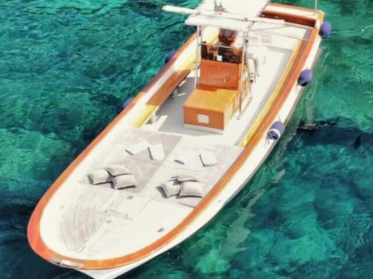 Private Bootstour rund um Capri mit einem edlen Gozzo in Italien, Marina Grande, photo 2