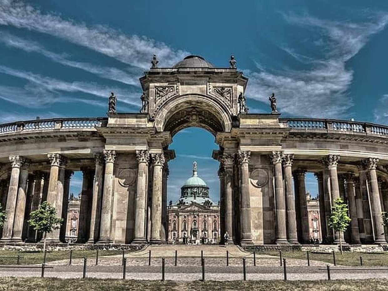 Transfer from Berlin to Munich: Private daytrip with 2 hours for sightseeing