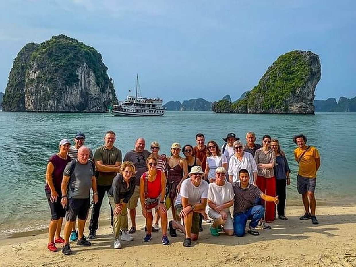 Hanoi: Renea Cruises- BEST 2 Days 1 Night Trip in Bai Tu Long Bay, photo 4