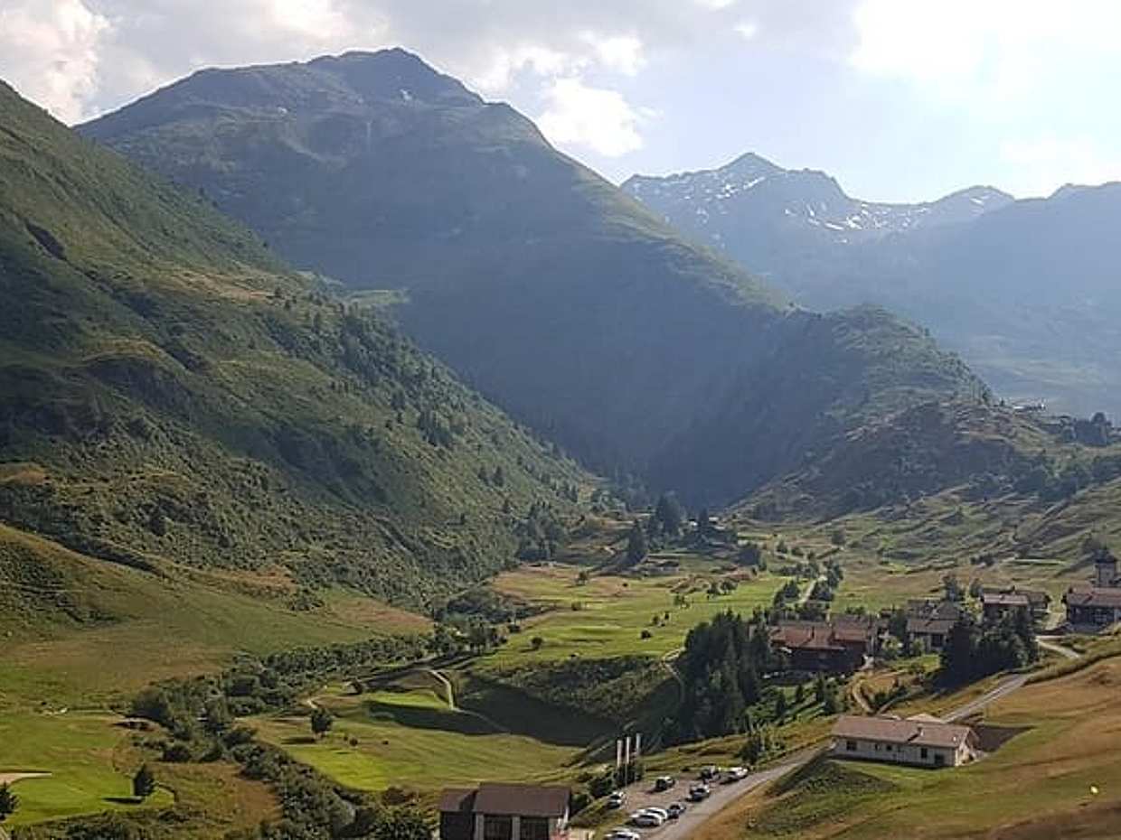 Glacier Express Panoramic Train Round Trip from Zürich With Private Guide  in Switzerland, photo 3