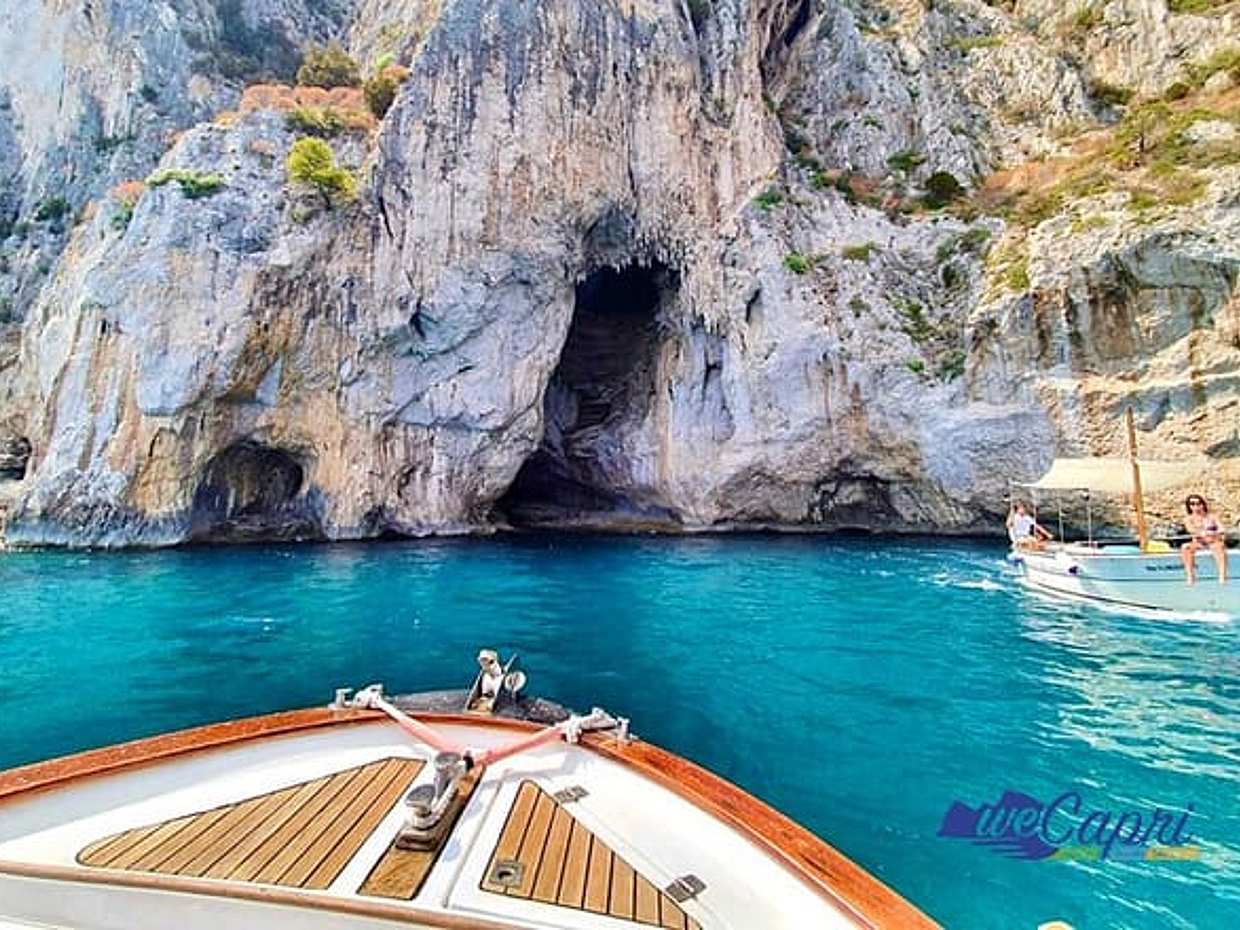 Boat Tour in Capri Italy