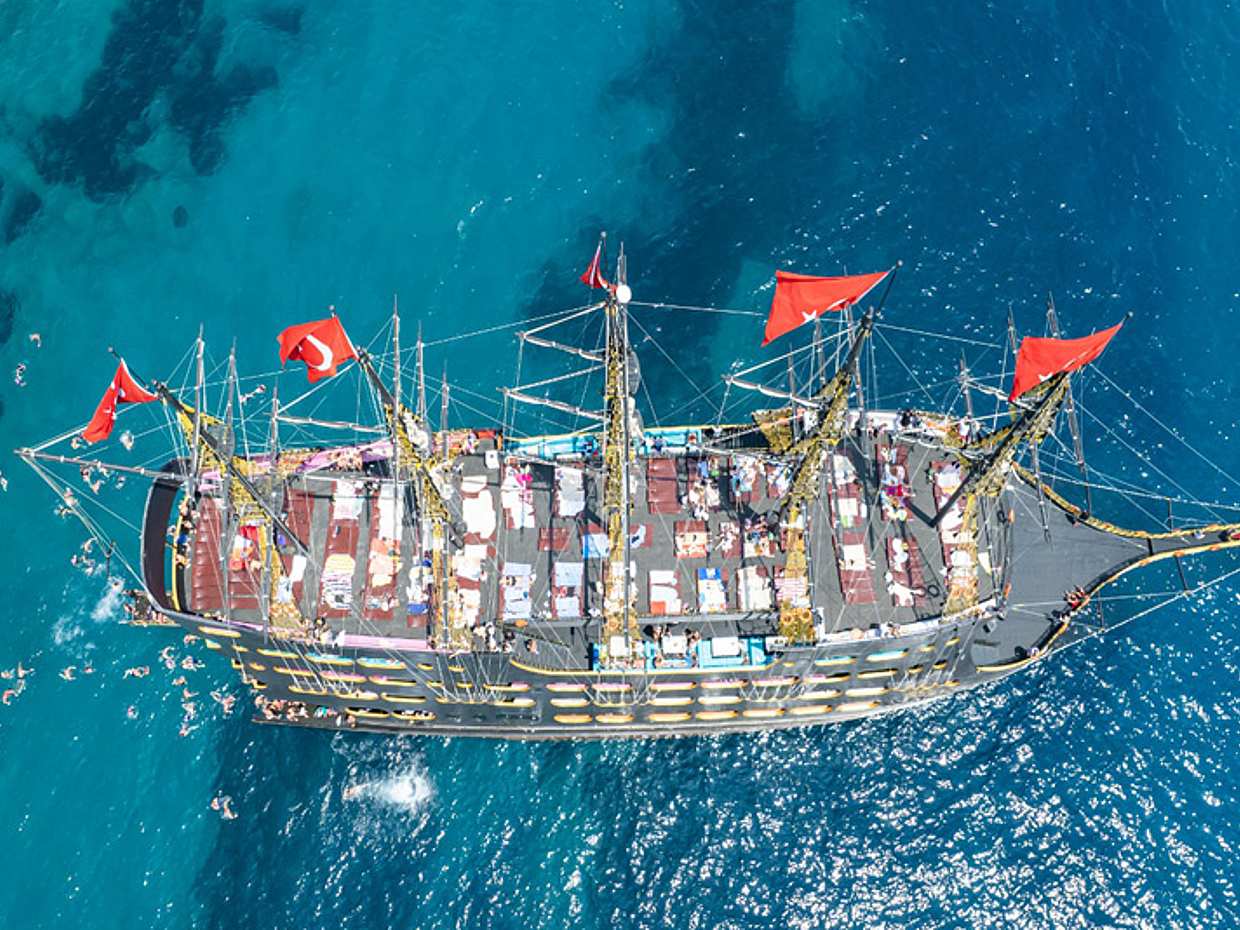 Alanya Piratenboot Tour: Legend Big Kral Experience ab Side in der Türkei
, photo 2
