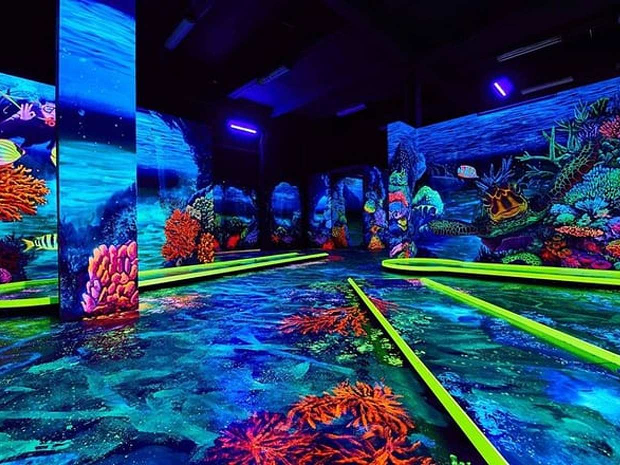 "3D Blacklight Minigolf Dubaj w Zjednoczonych Emiratach Arabskich, Szardża", photo 3