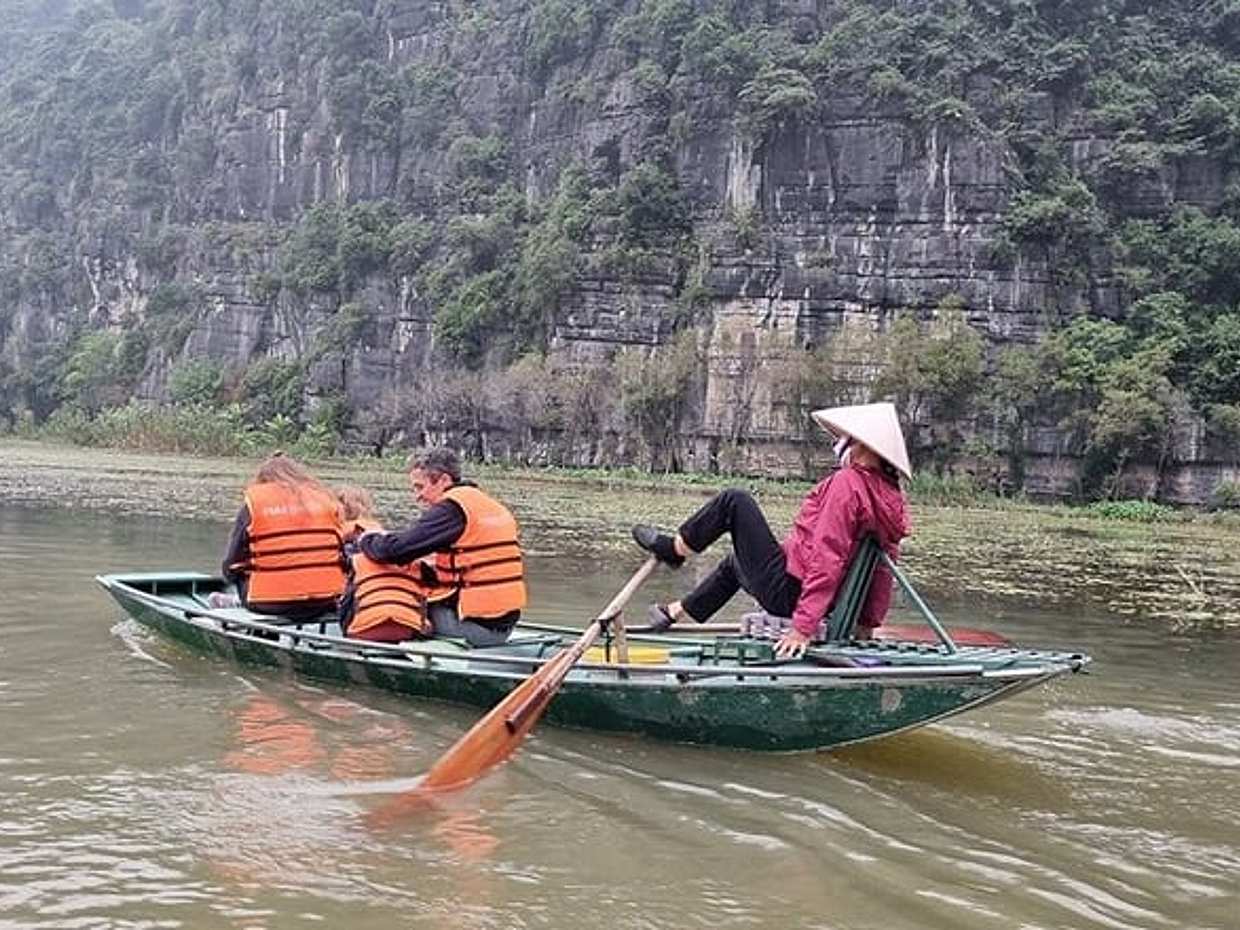 Hoa Lu Tam Coc Full Day Trip by Limousine Transfer Deluxe Group, photo 5