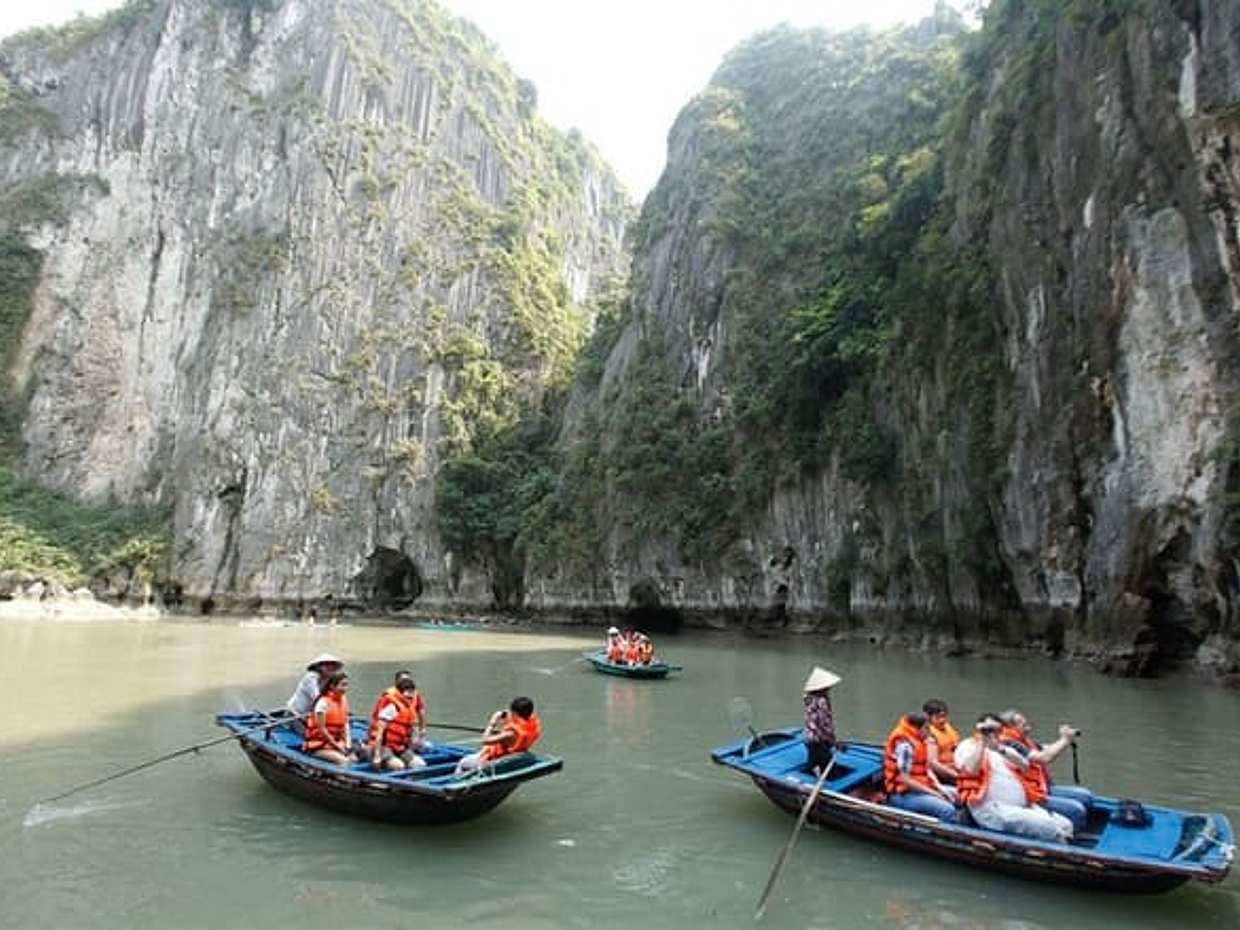 Deluxe Day Cruise to Halong Bay ( One Day Cruise Tour), Vietnam, photo 2