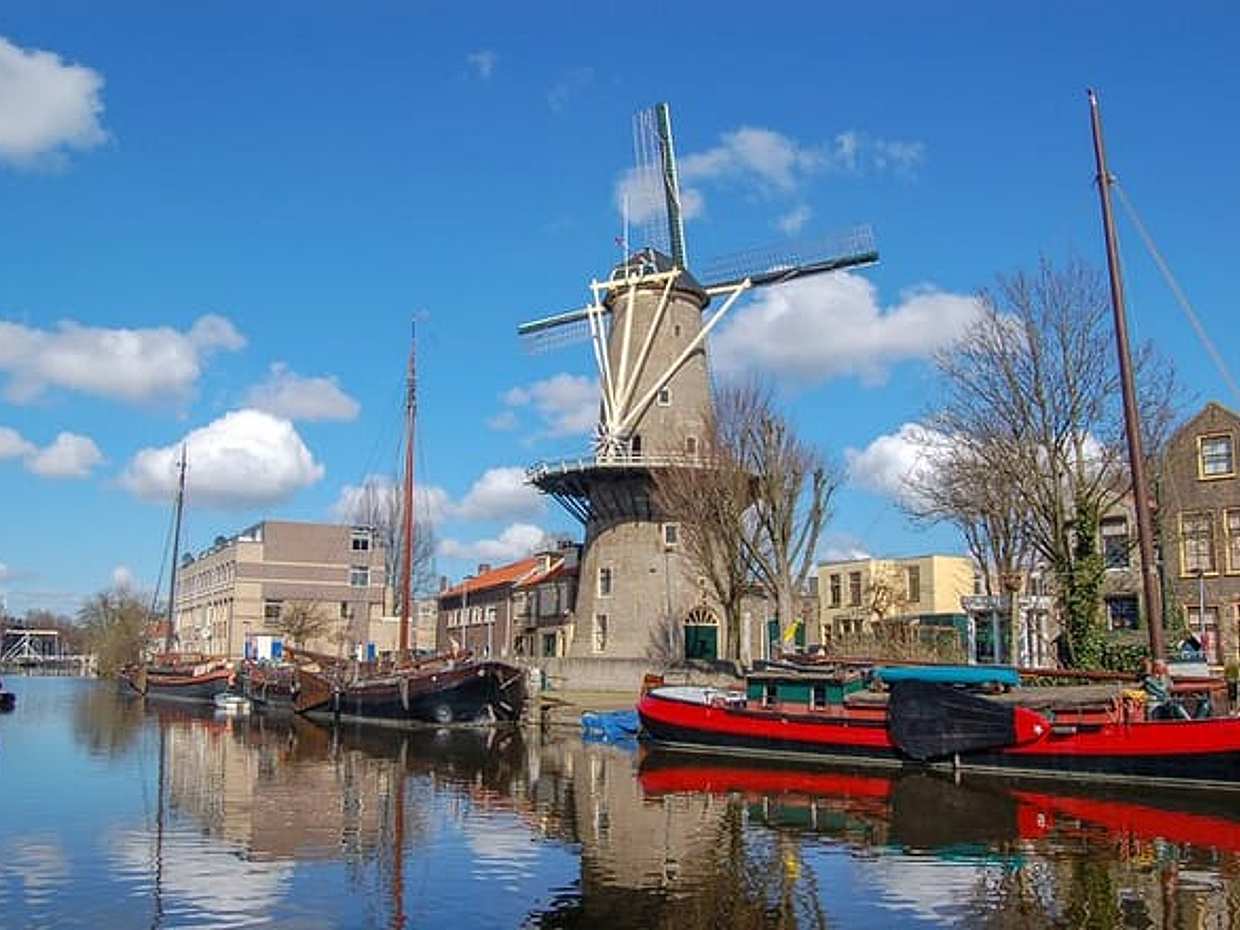 "Privé transfer Amsterdam naar Rotterdam met 2 uur stop in Gouda in Nederland"