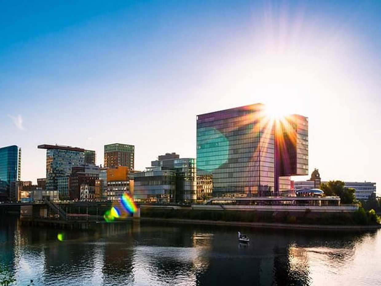 Prive transfer: Brussel naar Düsseldorf, 2u Stop in Maastricht in België