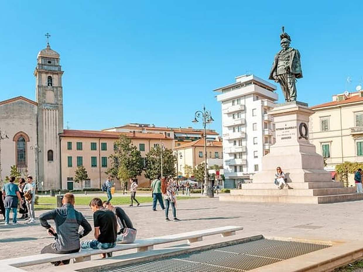 "Pisa Romantic Quest: Risolvi la Maledizione di Rosa in Italia"