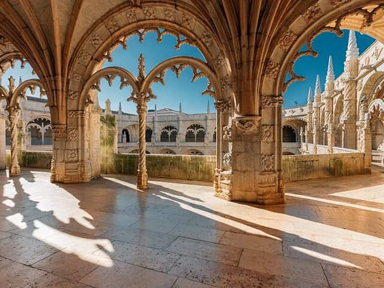 Private transfer from Seville to Lisbon, 2 hours for sightseeing, photo 3