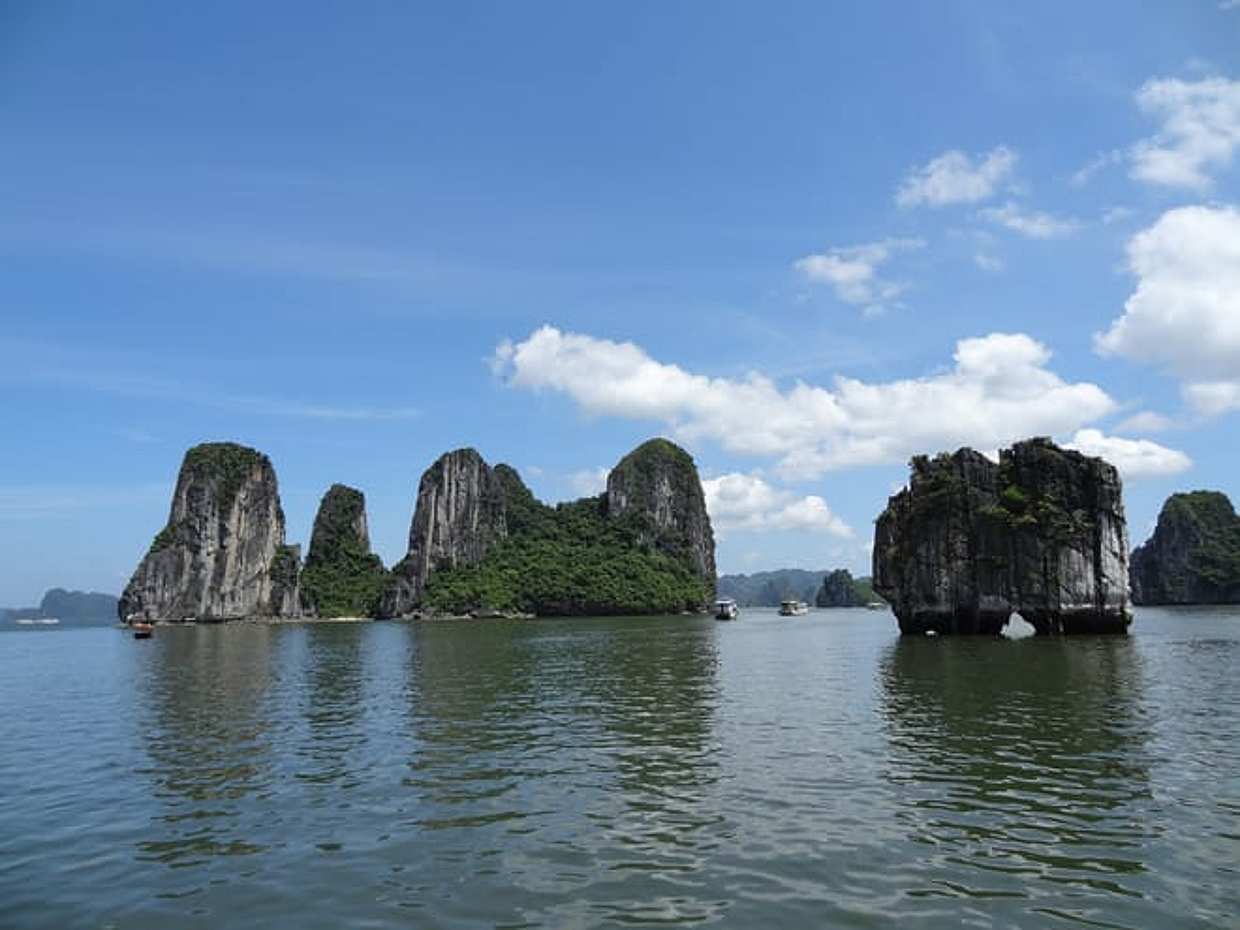 From Hanoi: Ha Long Bay Cruise & Bat Trang Village Day Tour, photo 3