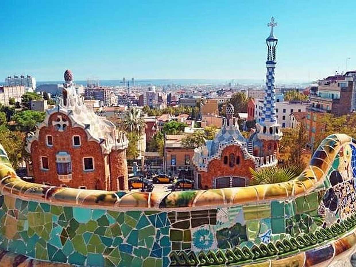 Barcelona Tour Contrasts 4 hours -Reduced group pick up hotel from Barcelona, photo 3