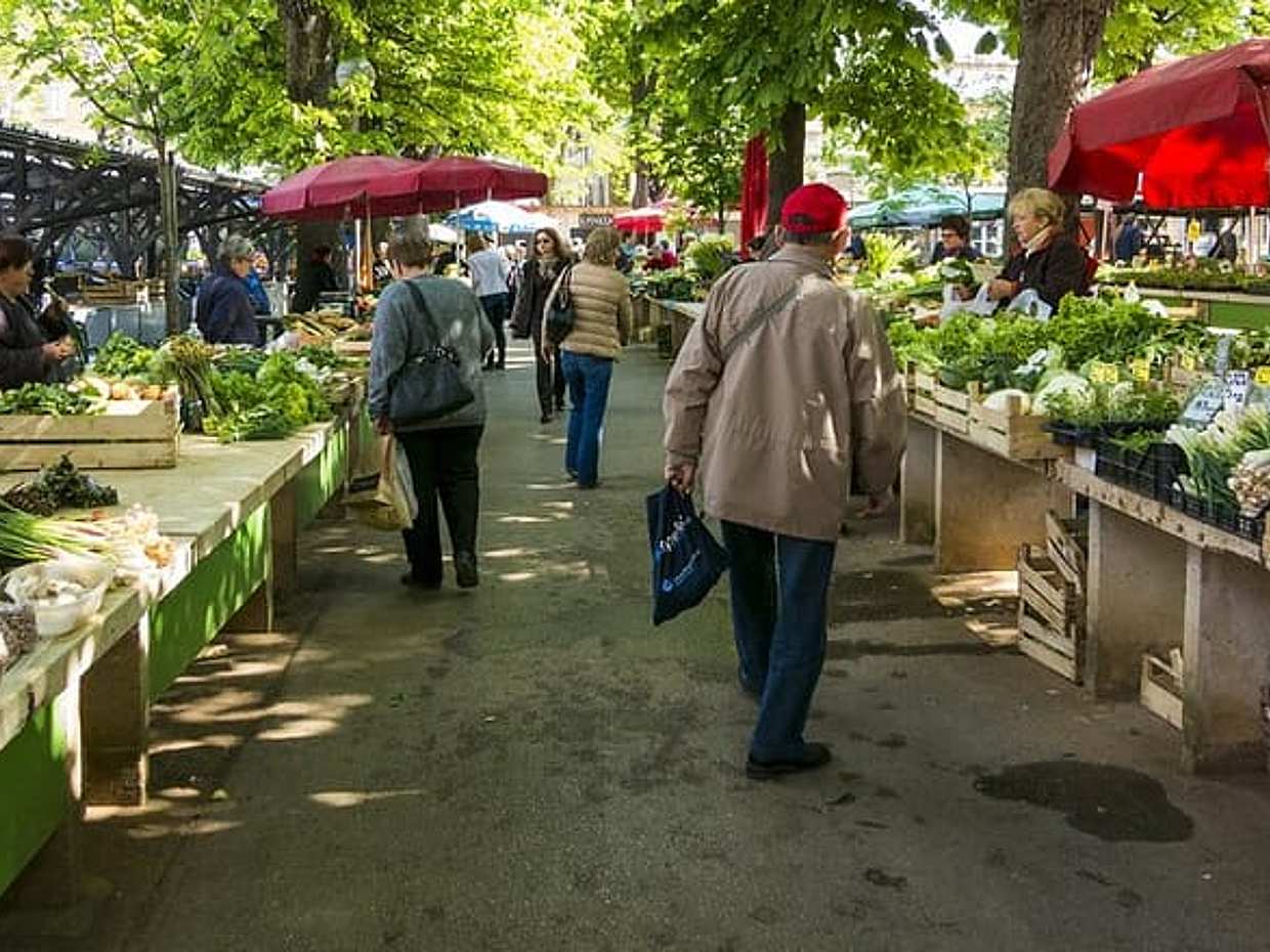 Paris Marché d’Aligre Walking Tour with Chocolate and Cheese Tasting, photo 4