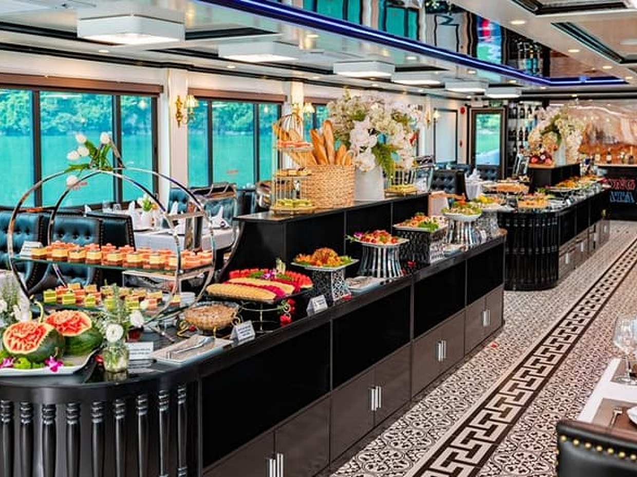 Ha Long Bay 5-Star Sonata Cruise: Buffet, Jacuzzi & Kayaking, photo 4