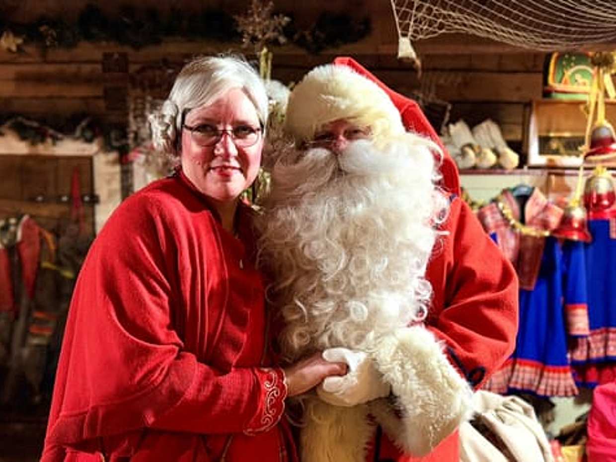 Meet Santa Claus & Mrs. Claus in a Secret Hideaway, Levi ®