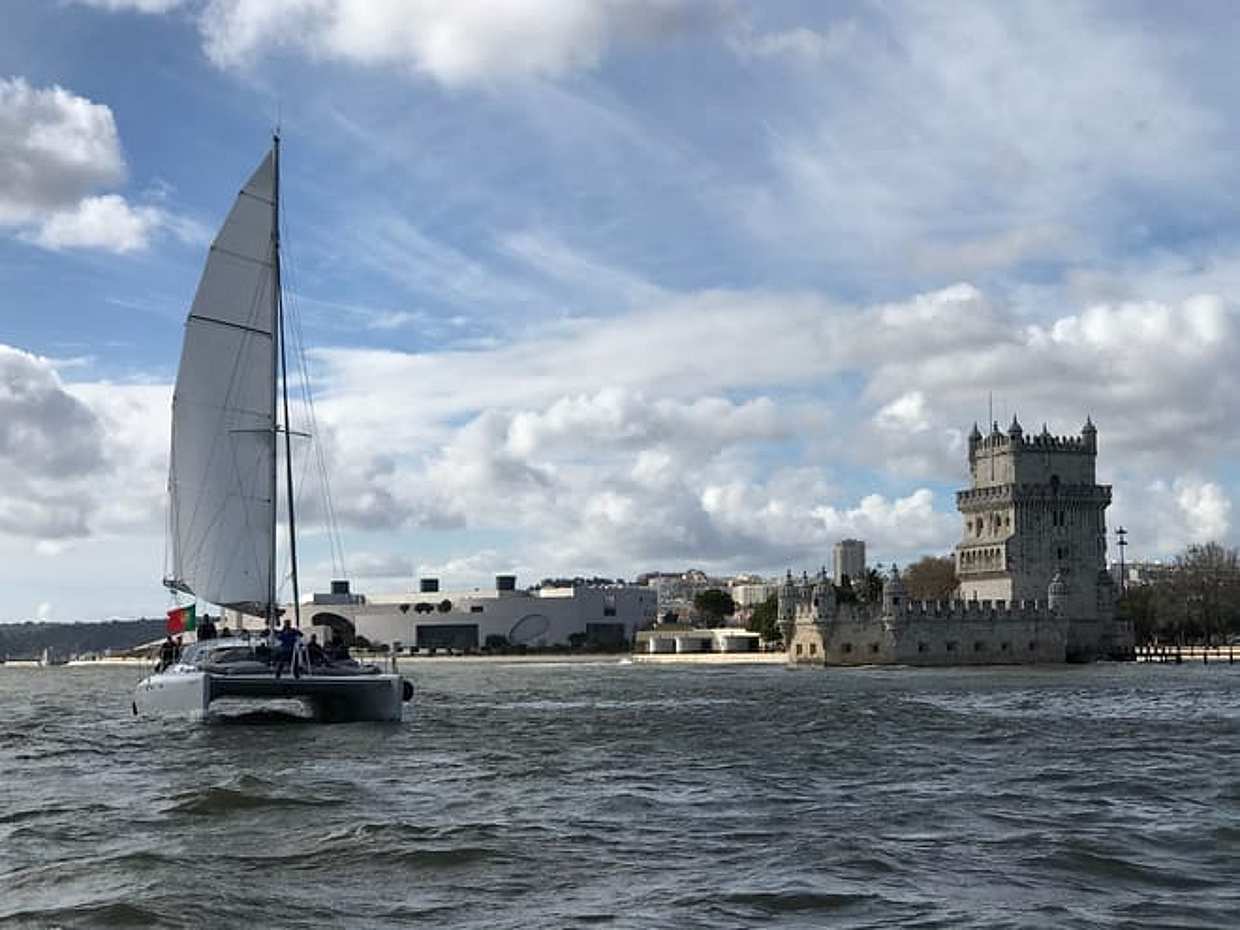 2H Tour on a Private Sailing Catamaran "Scarlett" up to 16 people in Portugal, Lisbon, photo 4