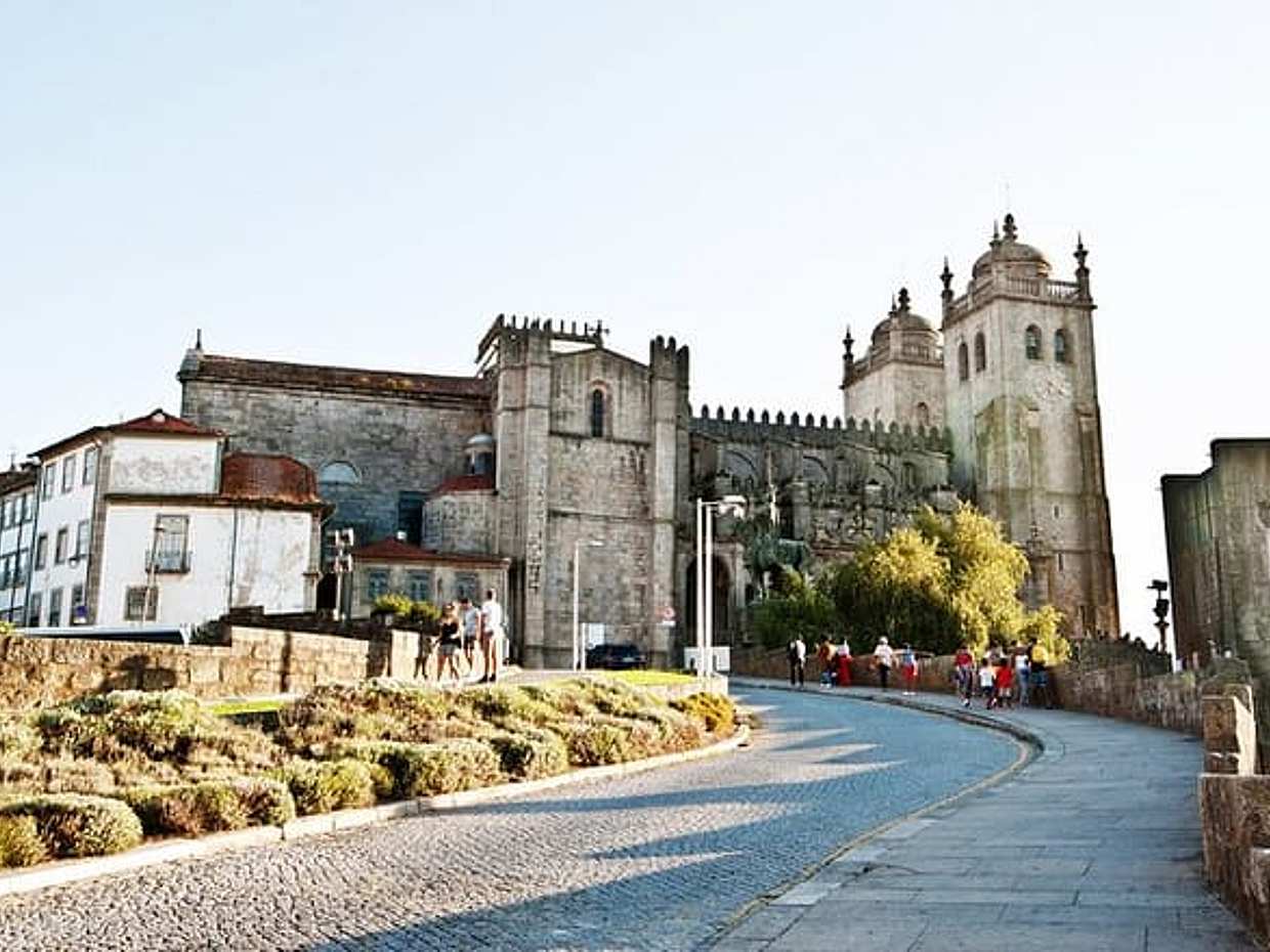 Love in Porto: Romantic Exploration Game and Tour in Portugal