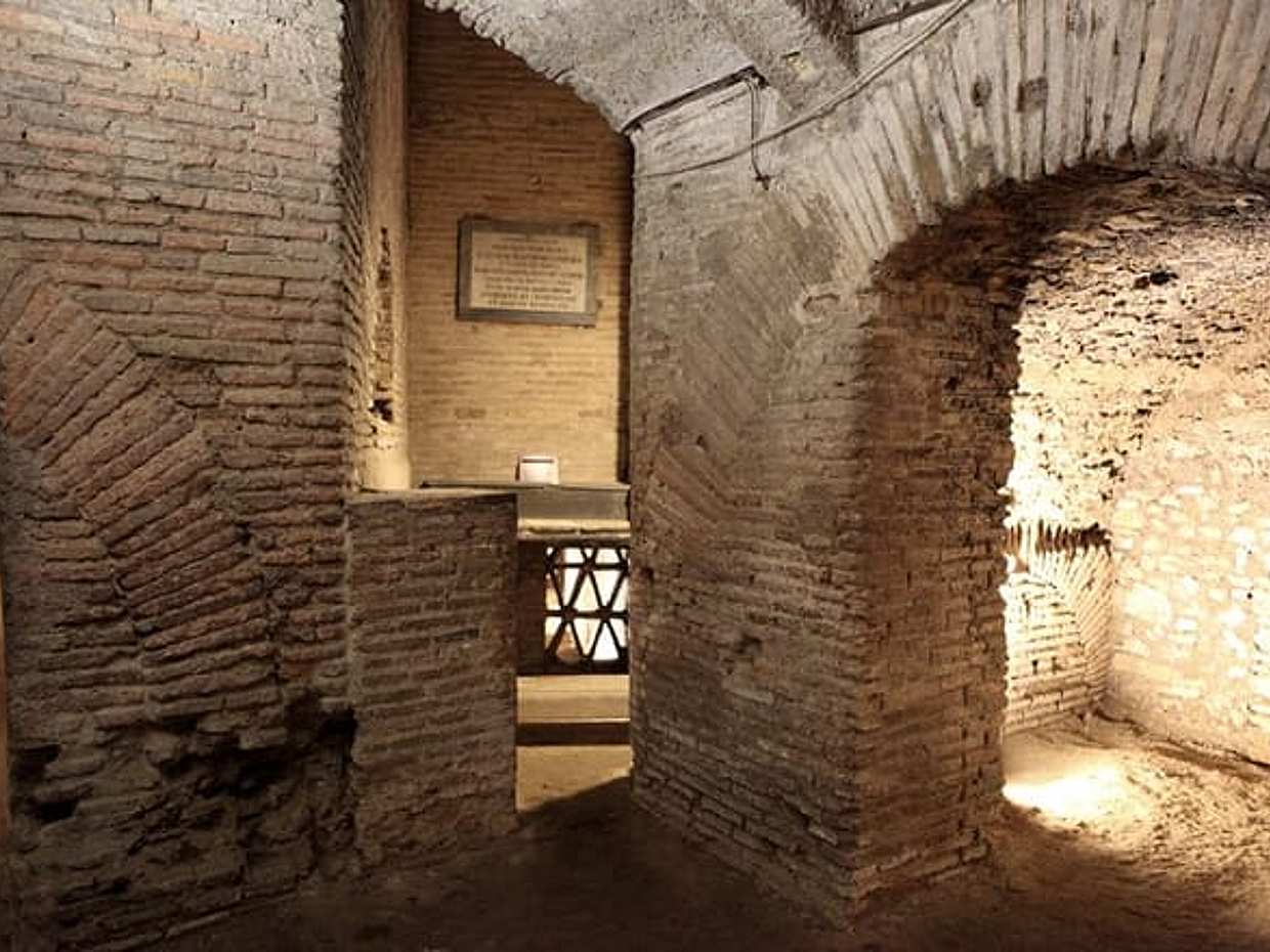 Discover Christian catacombs and ancient basilicas by minivan from Rome, photo 2