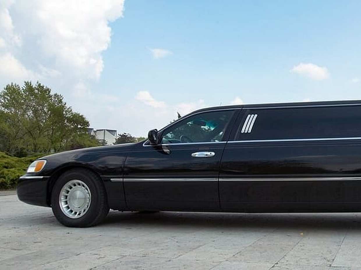 Two hours Private Limo rental with chauffeur in Dubai in United Arab Emirates, Sharjah, photo 5