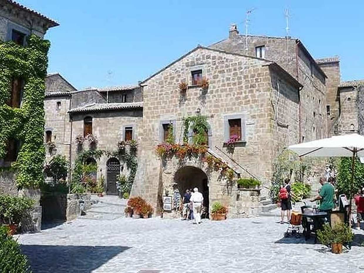 Orvieto and Civita di Bagnoregio Day Tour from Civitavecchia Port