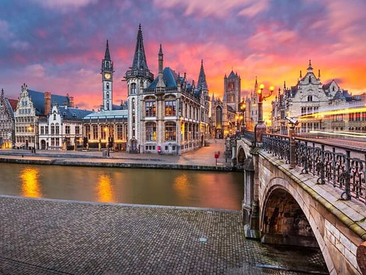 "Privé transfer van Amsterdam naar Gent, 2 uur Stop in Rotterdam in Nederland"