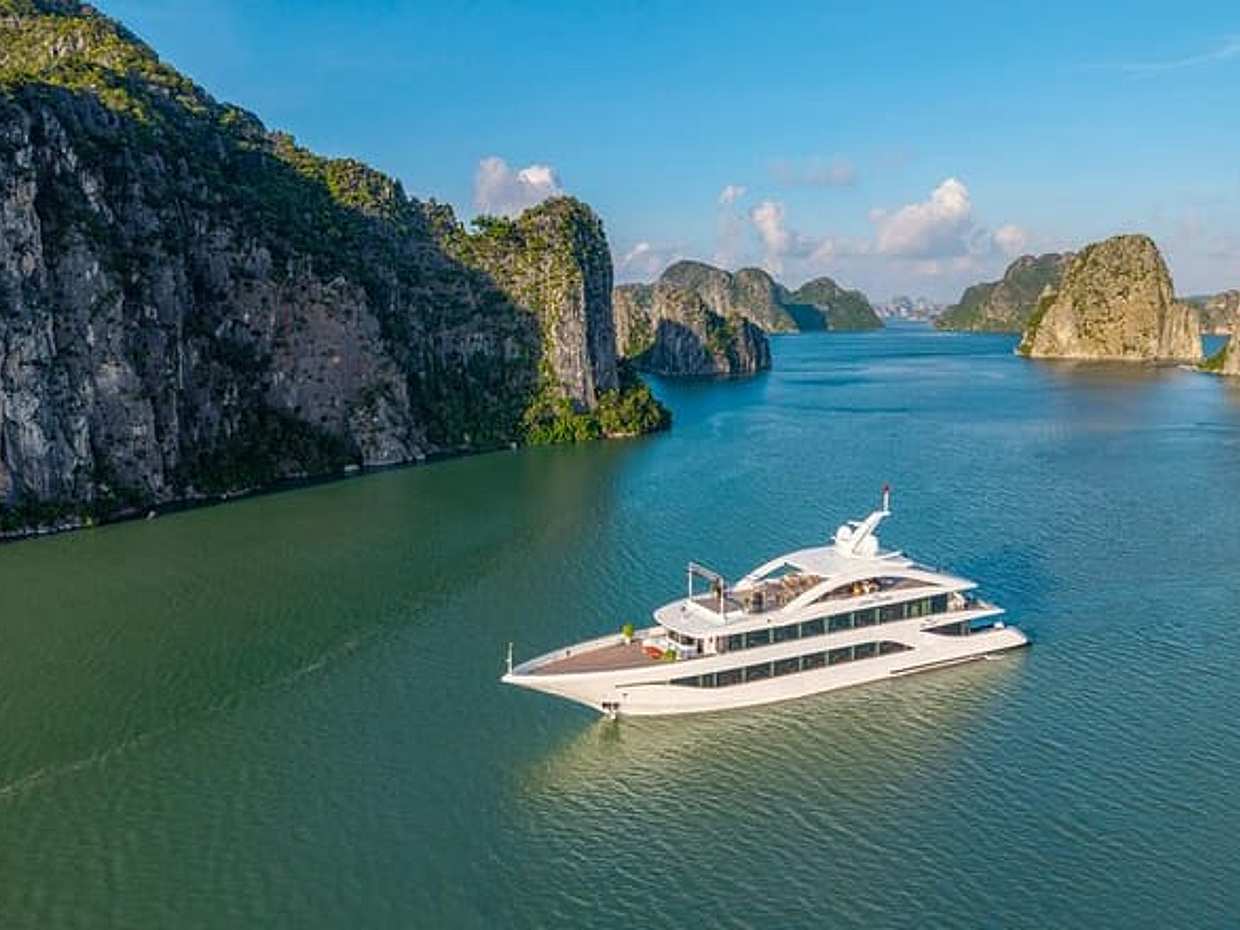 Luxury Halong Bay Leona Cruise from Halong Port Shore Excursion, photo 2