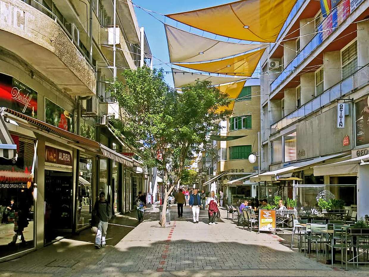 Larnaca & Divided Nicosia Sightseeing Tour from Paphos in Cyprus, North Cyprus Walk, photo 4