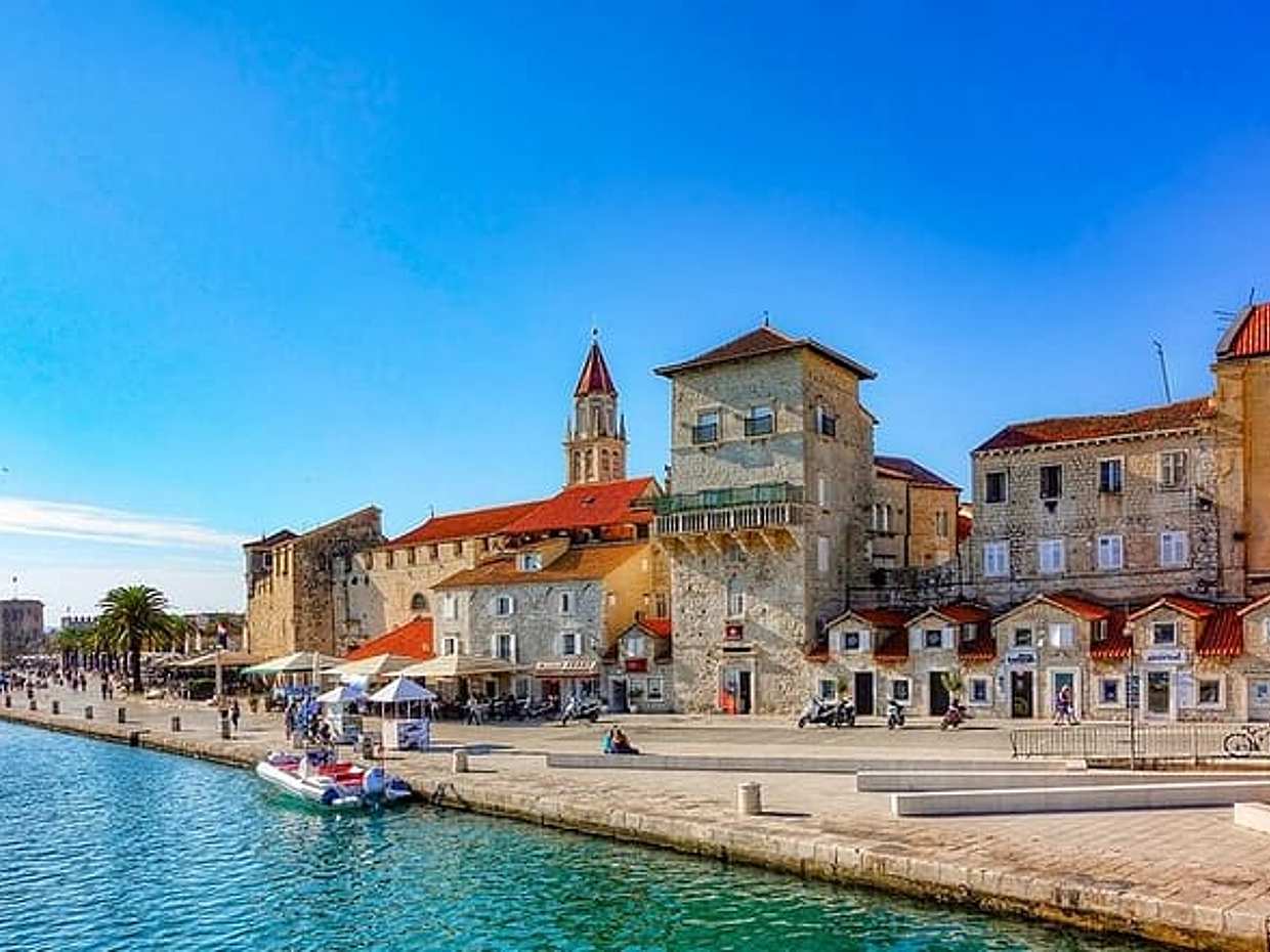 Private Transfer from Dubrovnik to Trogir with 2h of Sightseeing, local driver