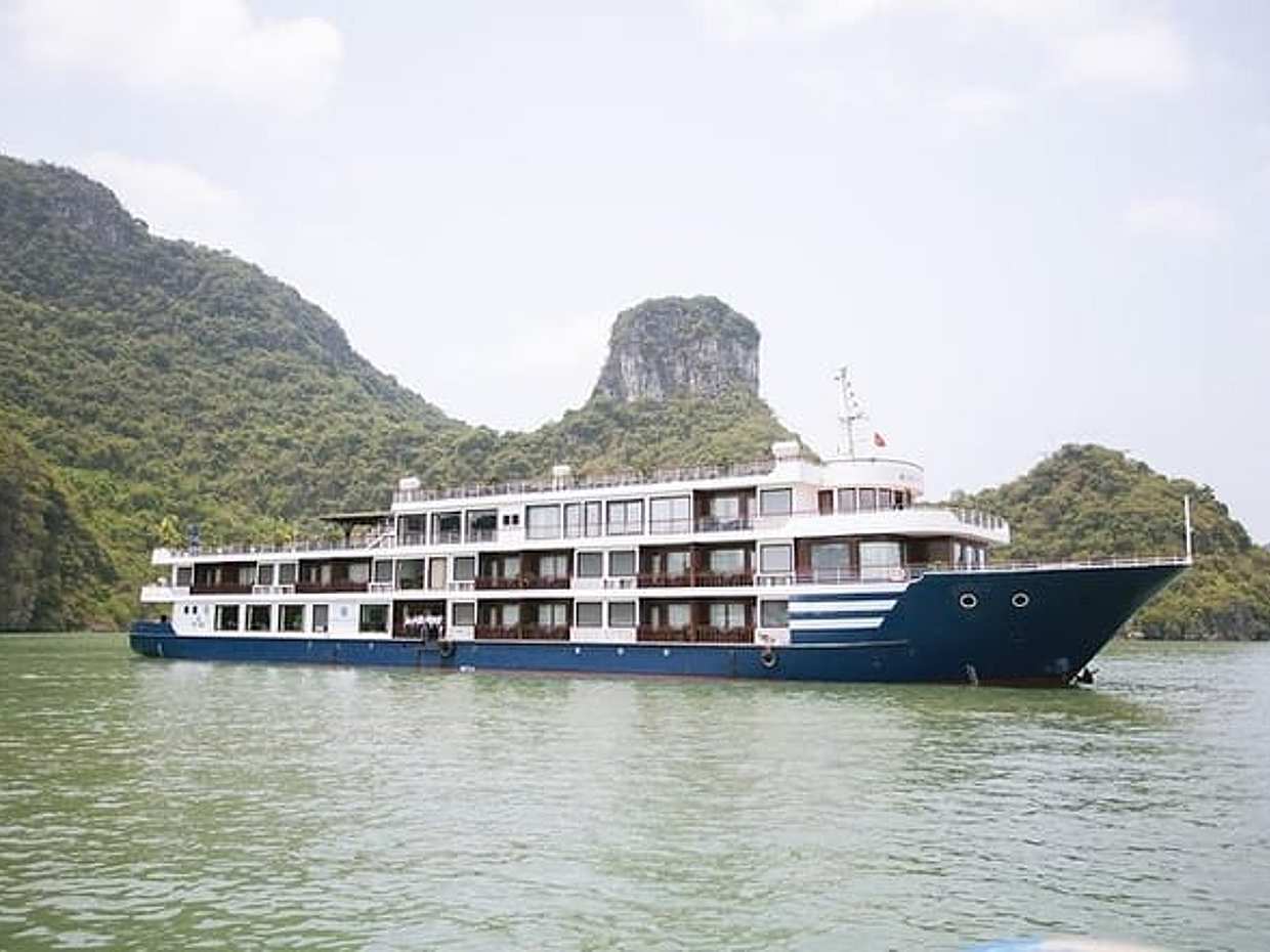 Halong & Lan Ha Bay 2D1N Luxury Cruise with Pool & Activities in Vietnam, Ha Long