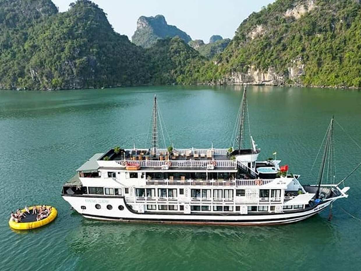 Oasis Bay Party Cruise for Young Travelers with Transfer Included, photo 2
