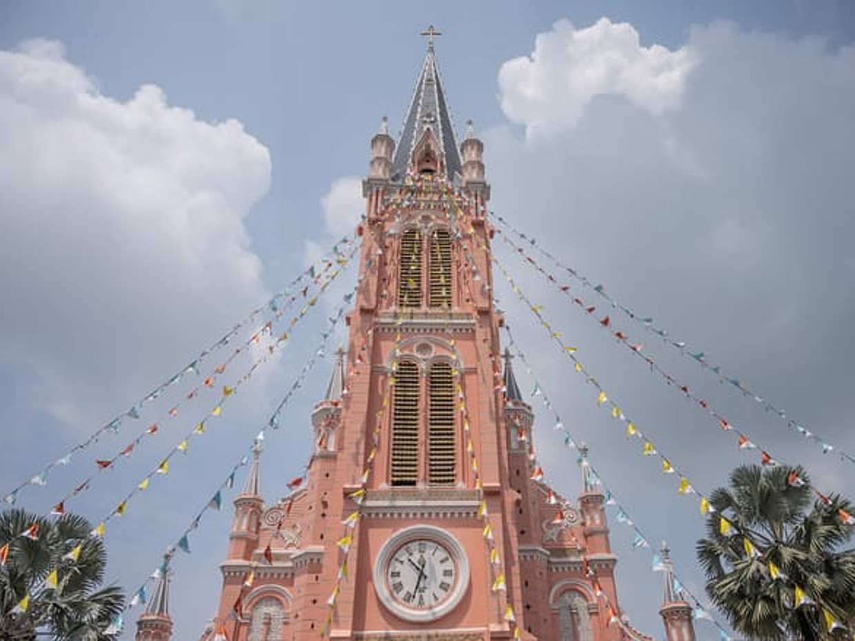 Saigon in Color: Pink Church, Sacred Temples & Mosque