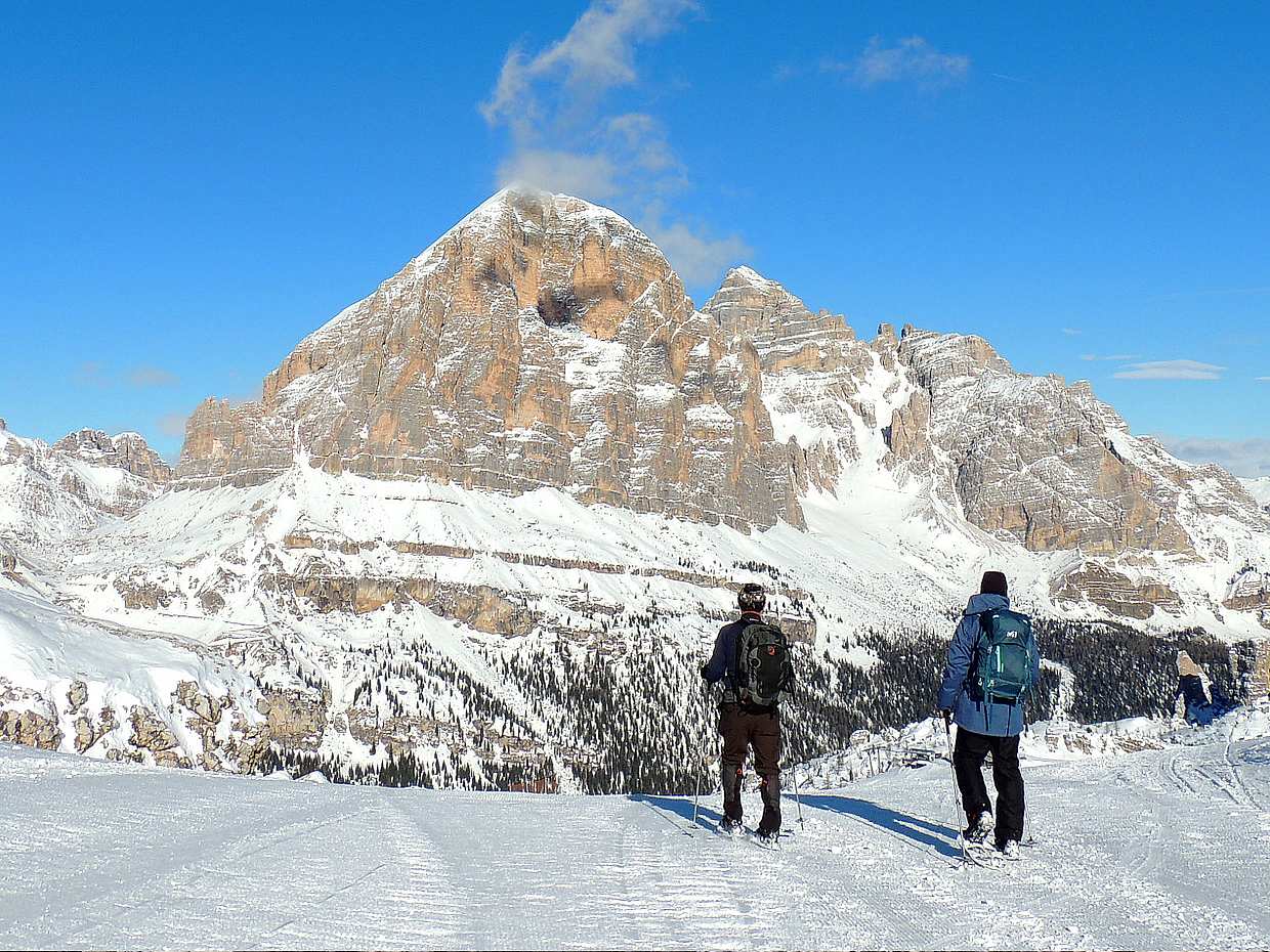 Wycieczka w rakietach śnieżnych i saniami w Dolomitach z Bolzano we Włoszech.
, photo 4