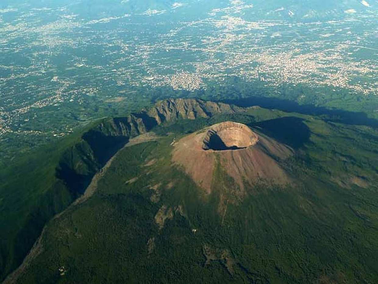 Mount Vesuvius daily tour with wine tasting