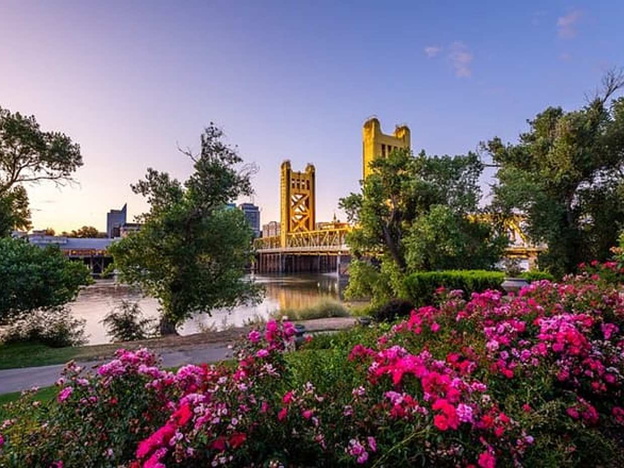 Romantic Sacramento Outdoor Escape Game, United States