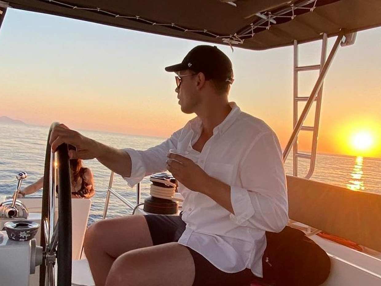 Luxury Sailing Catamaran Sunset Cruise with BBQ & Cocktails in Greece, Santorini, photo 5